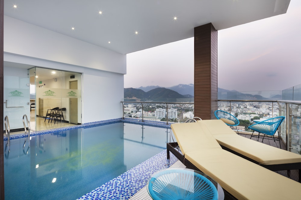 Crown Hotel Nha Trang 24/36