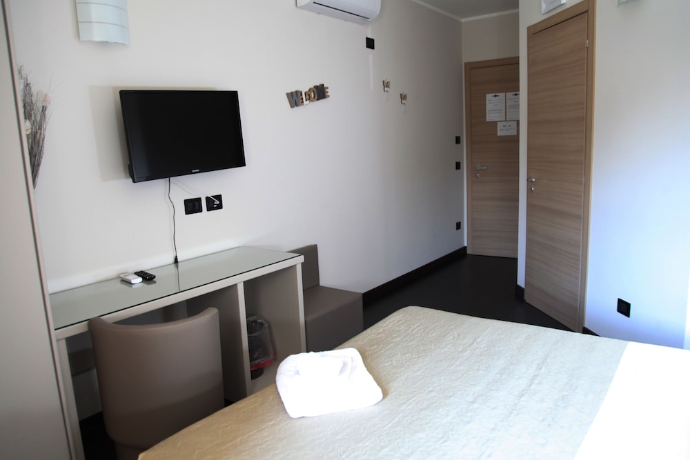 Hotel Sogni D Oro Airport Formerly Hotel Morgan 27/47