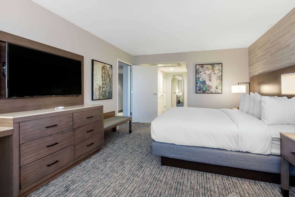 ROOM, KING BED, SOFA