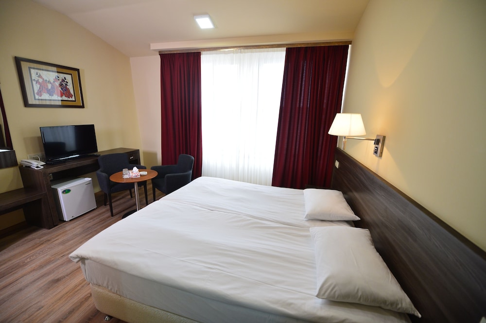 YEREVAN DELUXE HOTEL 9/61