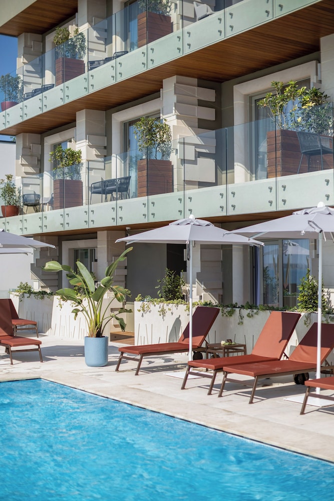 Hotel Vlora Priam, Affiliated by Melia 11/65
