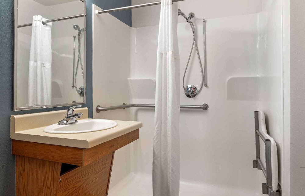 Studio 6 Extended Stay Cincinnati Sharonville OH 40/44