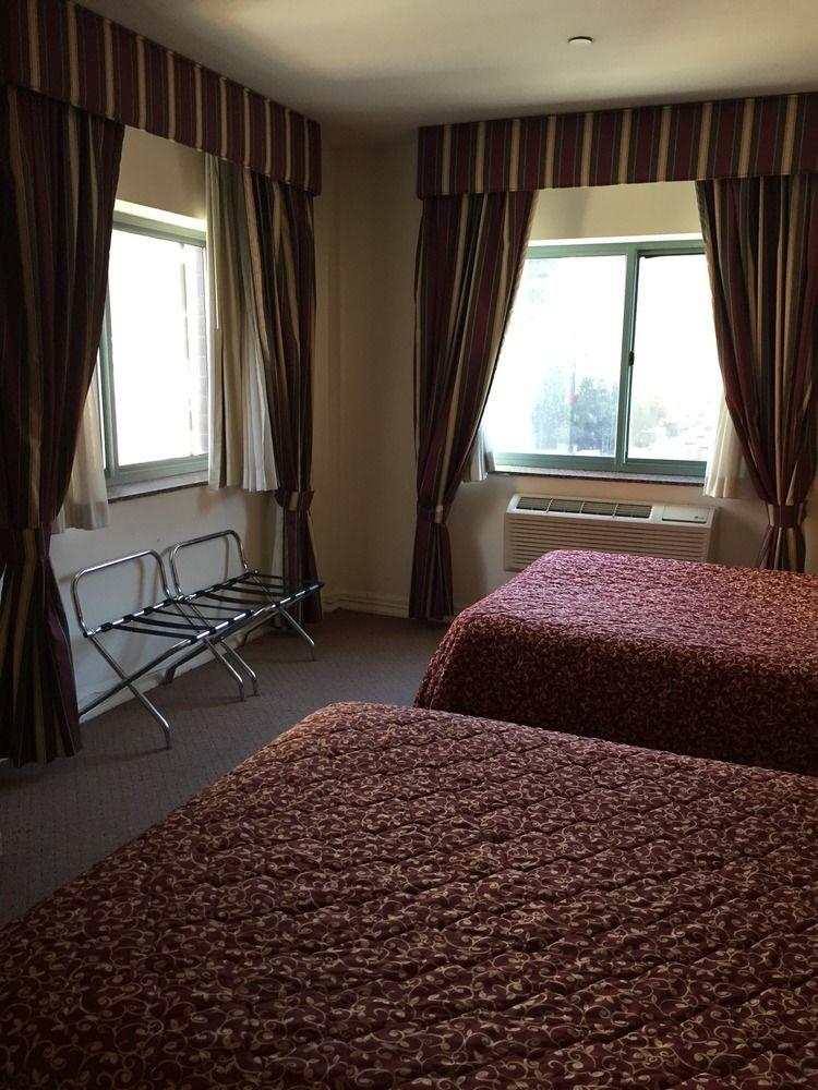 Chelsea Savoy Hotel 38/61