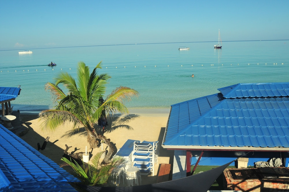 Negril Tree House Resort 65/69