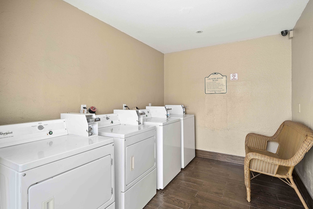 Lemon Tree Hotel Suites 30/63
