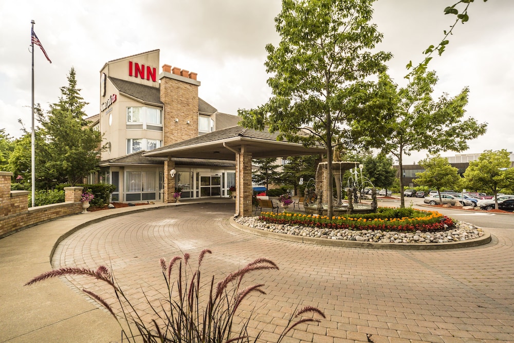 Monte Carlo Inn Markham 64/68