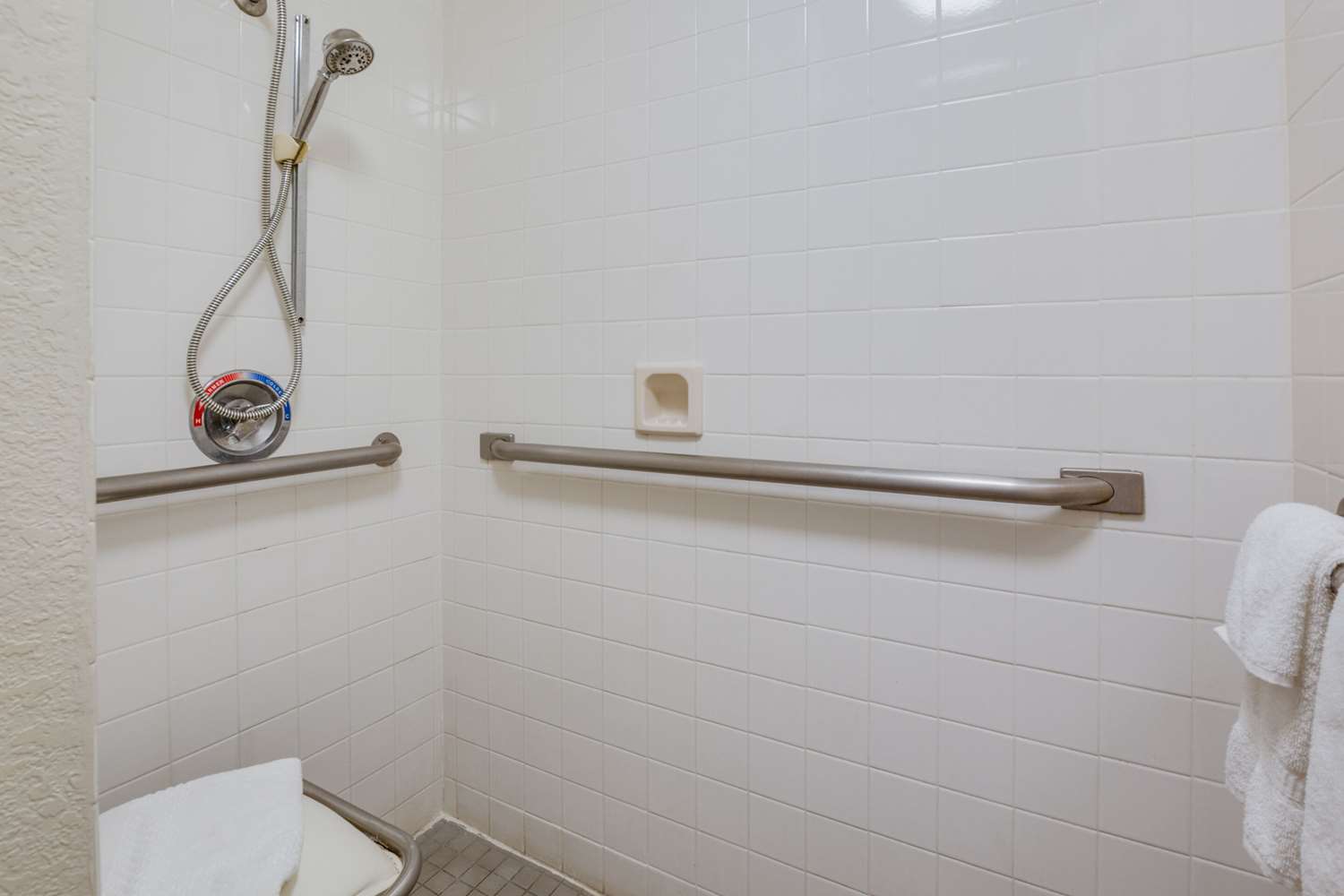 Econo Lodge Inn and Suites Terre Haute IN 14/15