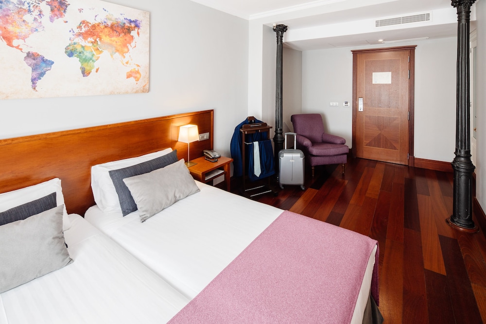 Hotel Infantas by MIJ 3/38