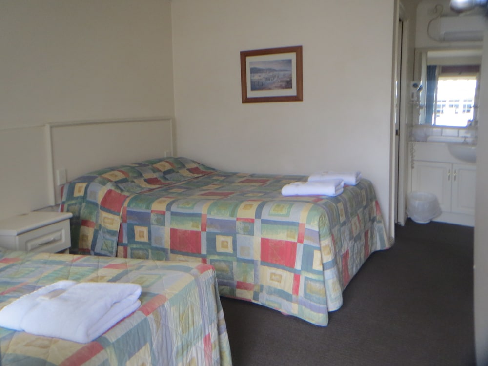 Coachman Hotel Motel 11/47