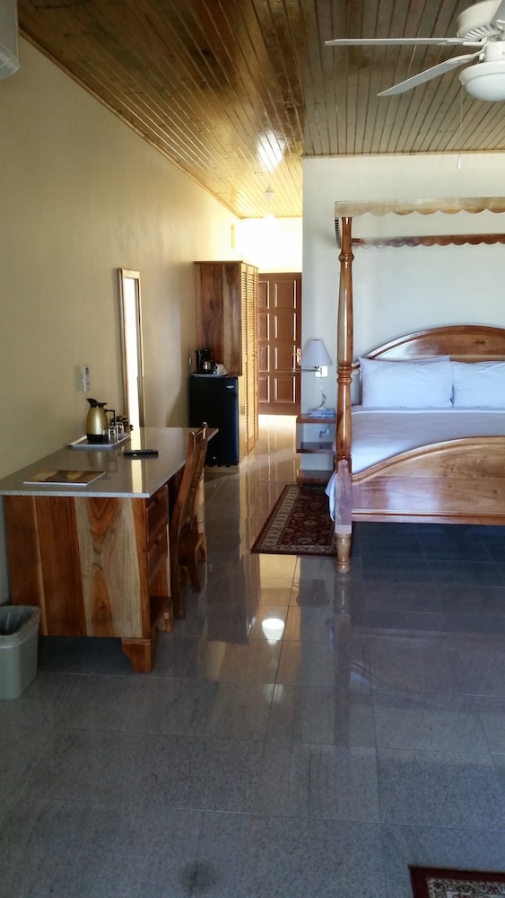 Charela Inn Hotel 33/51