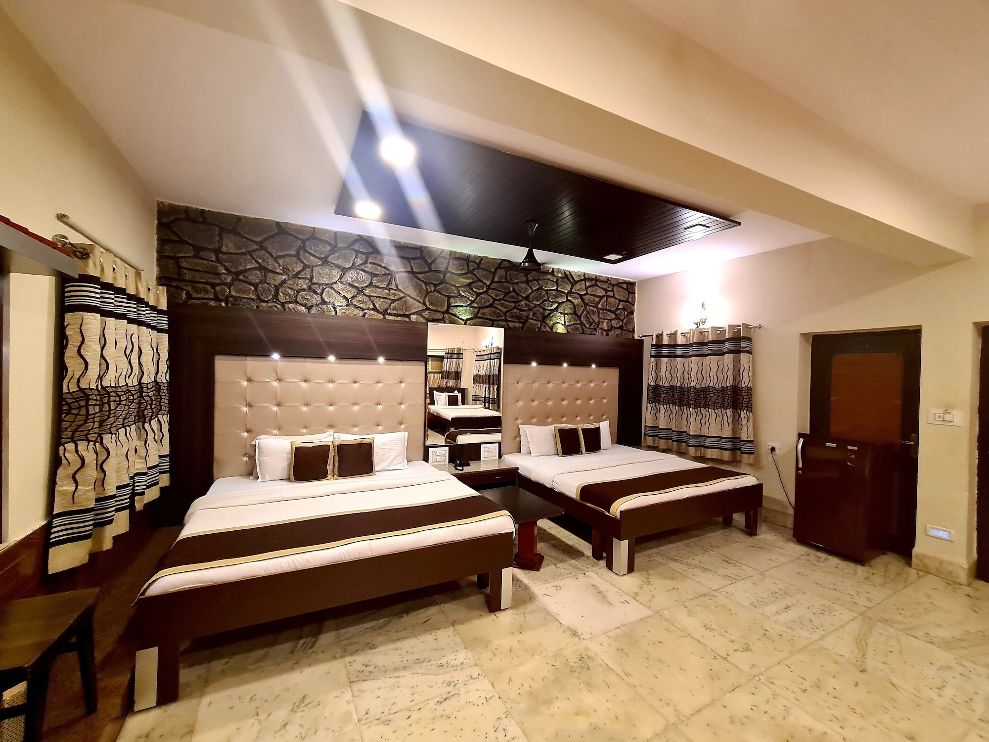 GOLD, FAMILY SUITE, MINI, PREMIER