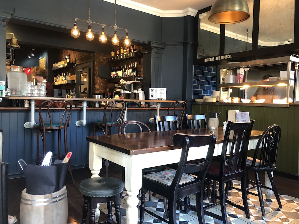 Publove the Steam Engine Hostel 36/46