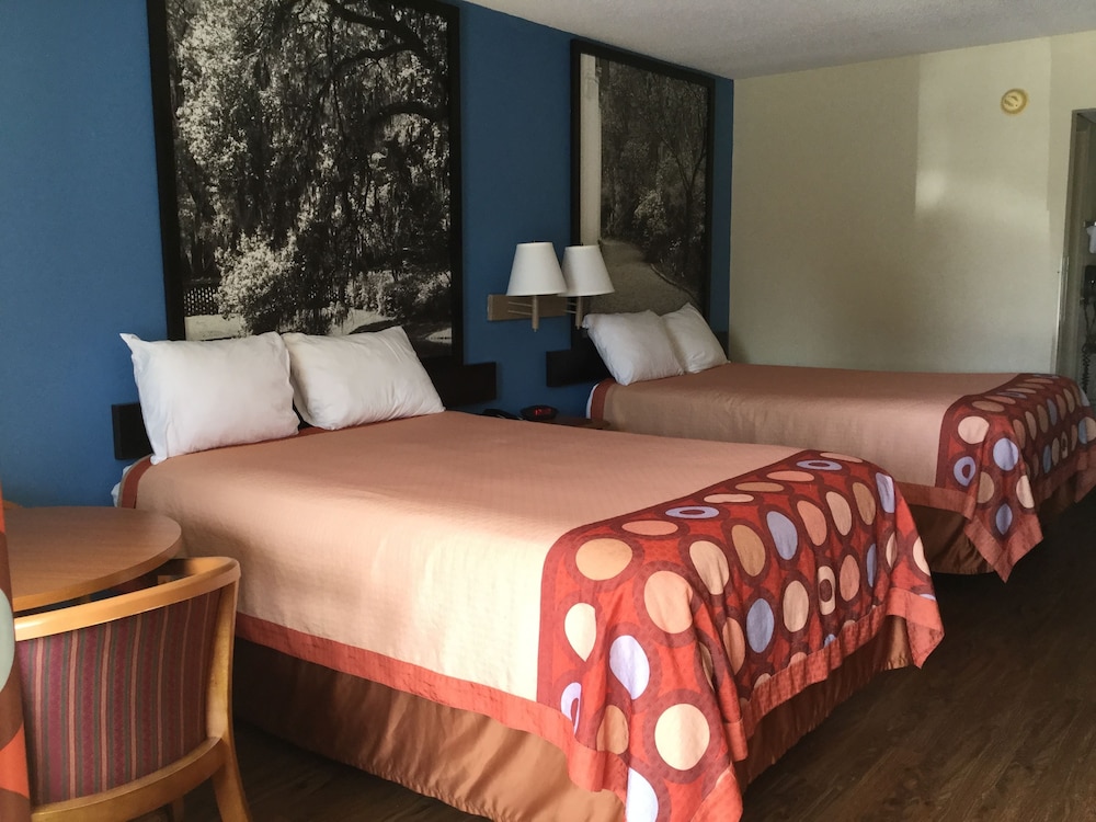 Super 8 by Wyndham Walterboro 7/16