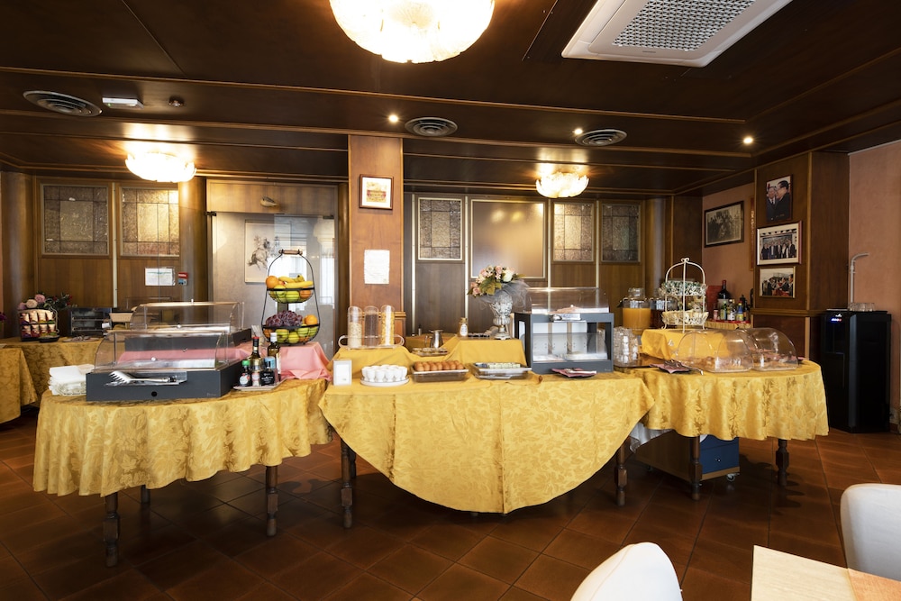 Vienna Hotel 44/53