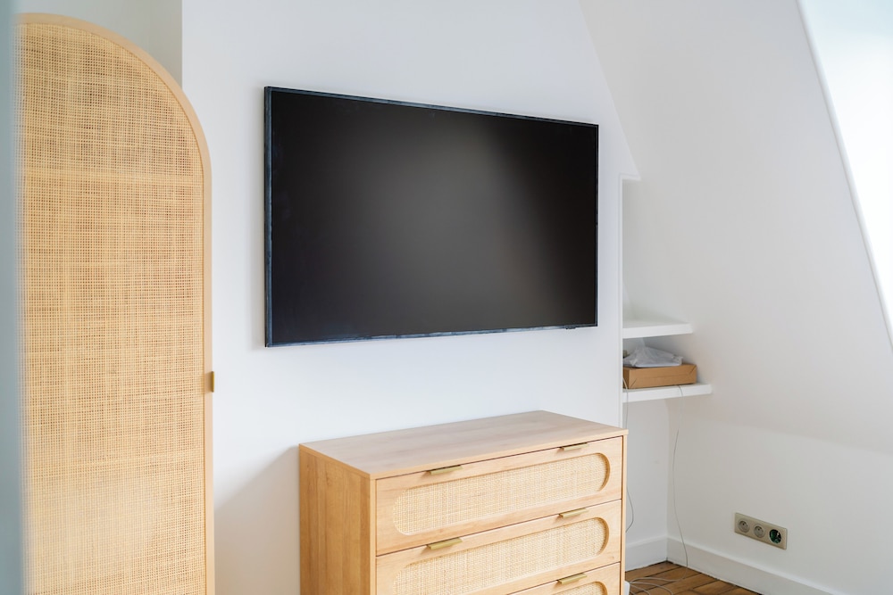 HOTELHOME PARIS 16 10/50