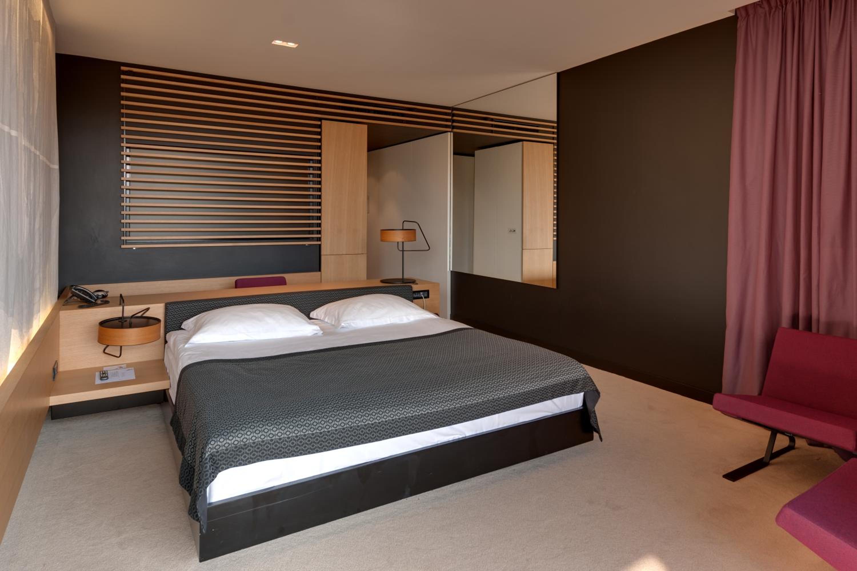 Grand, Double Bed