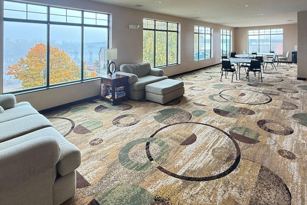 Comfort Inn & Suites Marquette - Prairie du Chien 38/55
