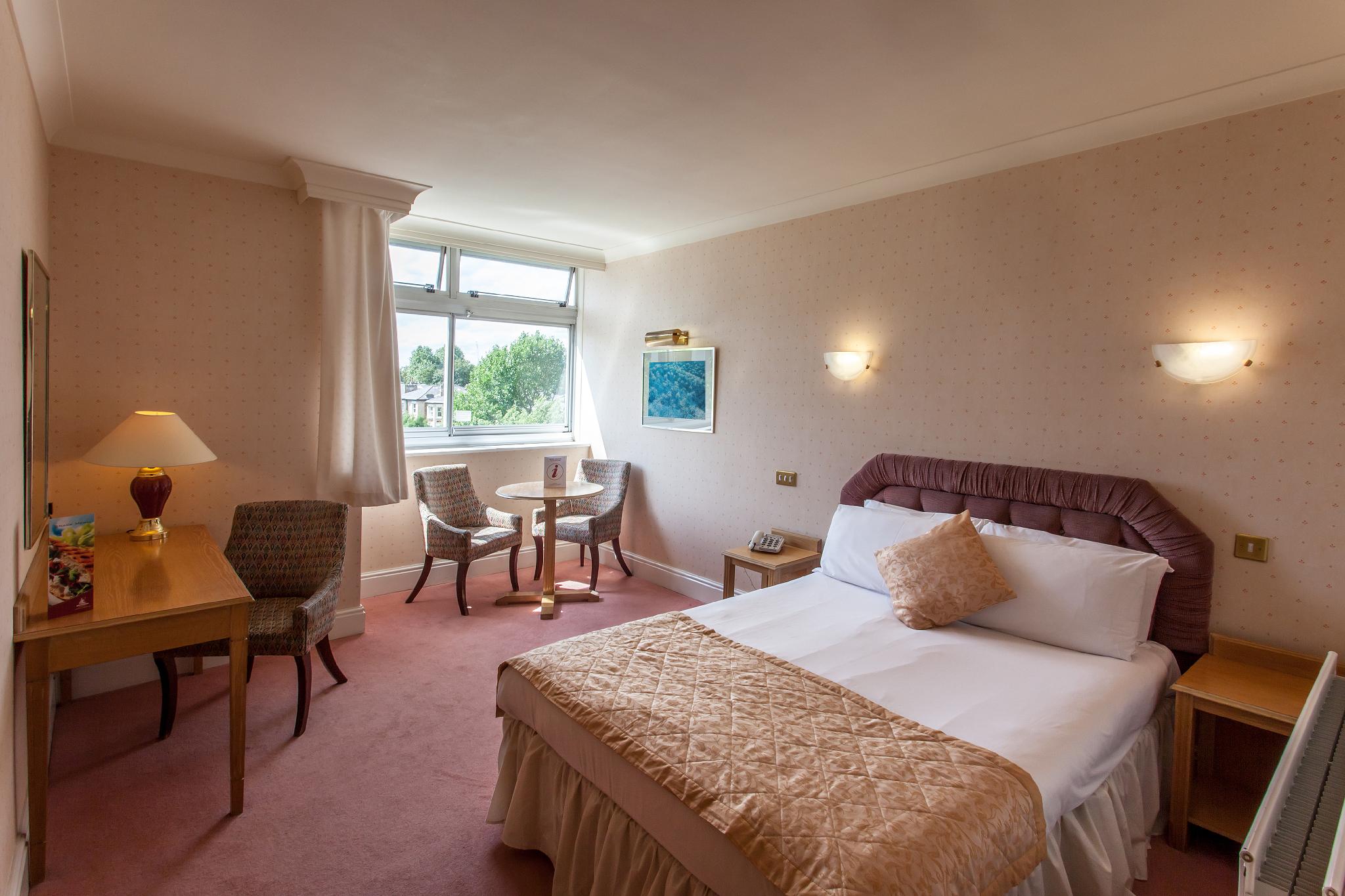 EXECUTIVE, DOUBLE BED