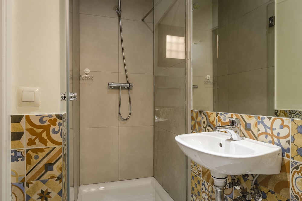 EL HOSTAL PUERTA BISAGRA. 16/60