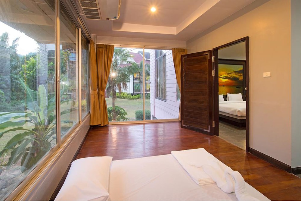 Krabi Home Town Boutique 30/38