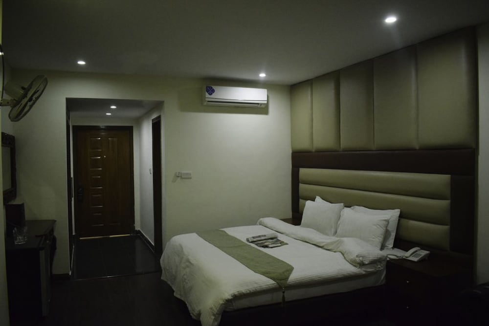 Grand Millennium Hotel Lahore (Local) 9/41