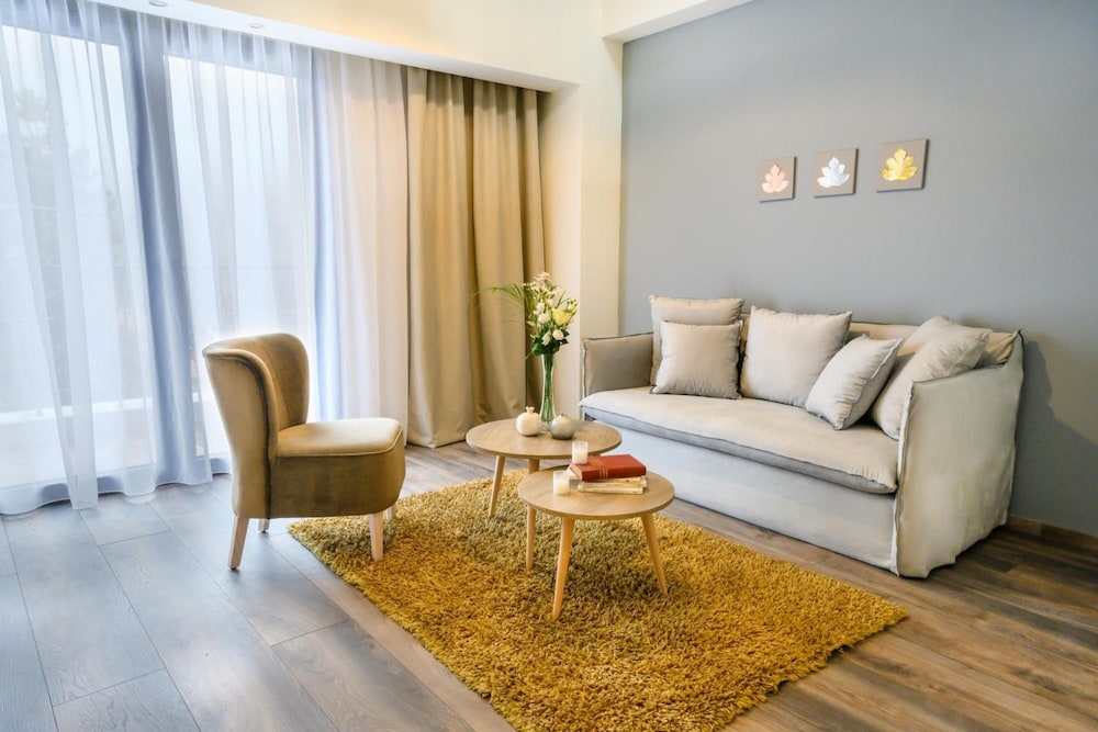 Emerald suites 17/32