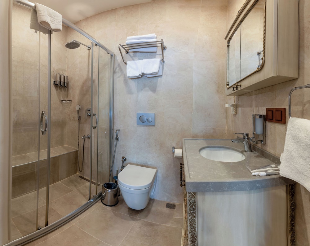 CZN Burak Hotel 69/74
