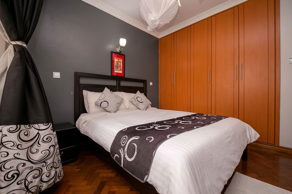 Meltonia Luxury Suites 8/50