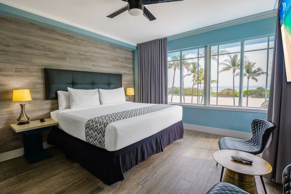 ROOM, KING BED, OCEAN FRONT