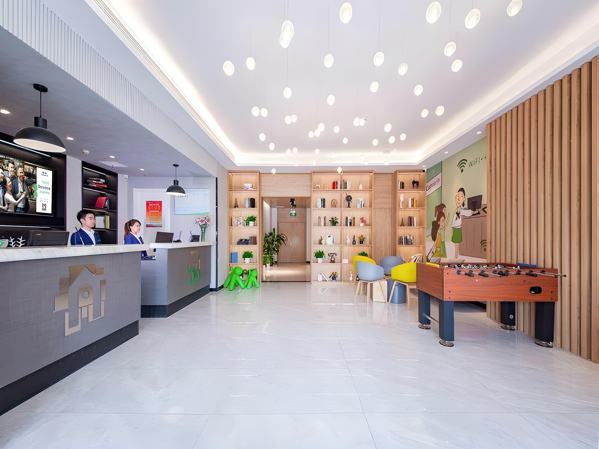 Campanile Hotel (Wuhan East Lake, Xudong Street, Qunxingcheng Metro Station) 44/45