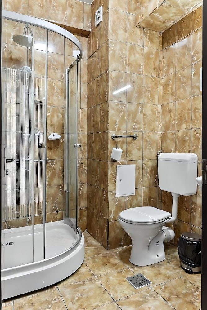 LINA HOTEL 44/49