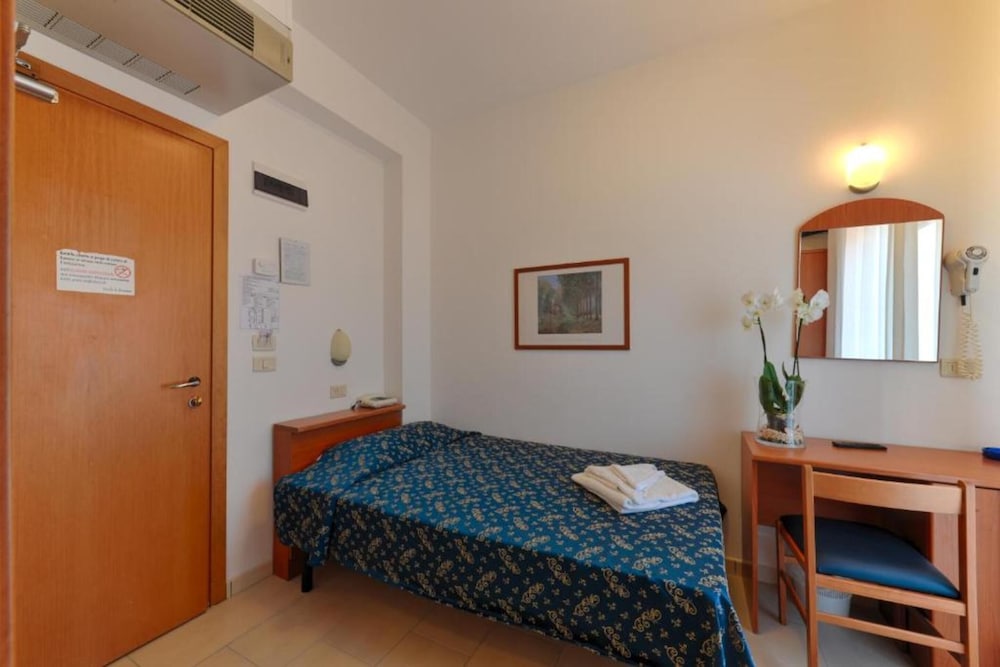 Hotel Taormina 12/25