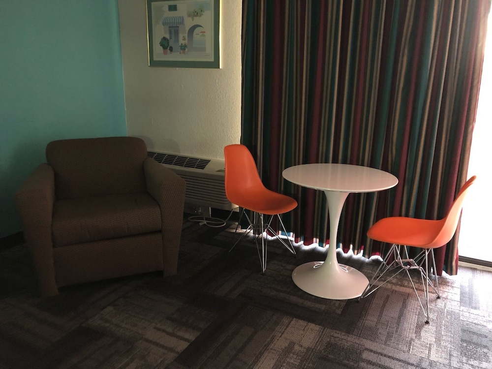 Howard Johnson By Wyndham Winter Haven Fl 14/22