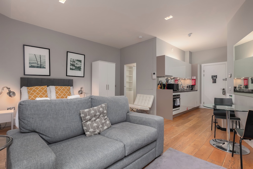 Destiny Scotland - St. Andrew Square Apartments 27/50