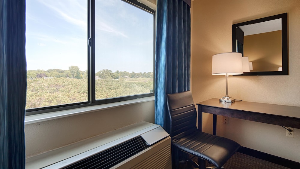 Best Western Port Huron Blue Water Bridge 10/31