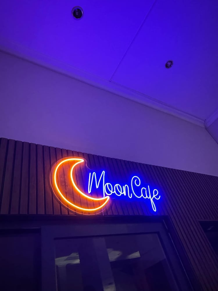 Golden Moon Apart Hotel 7/64