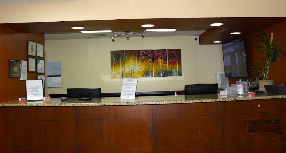 Home Town Inn And Suites 8/47
