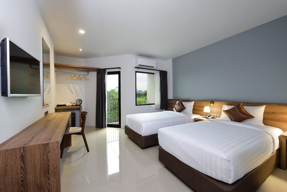 Deluxe, Twin Beds, Pool Access
