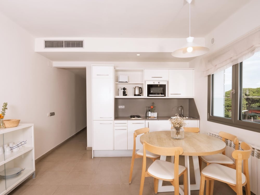 Castellmar Apartments 40/57
