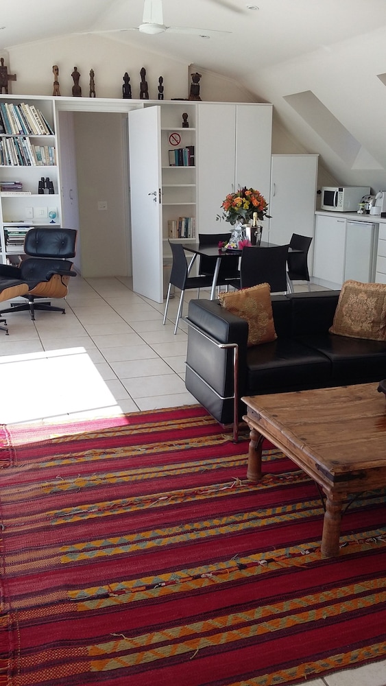Bluegum Hill Guesthouse Apartments 23/35