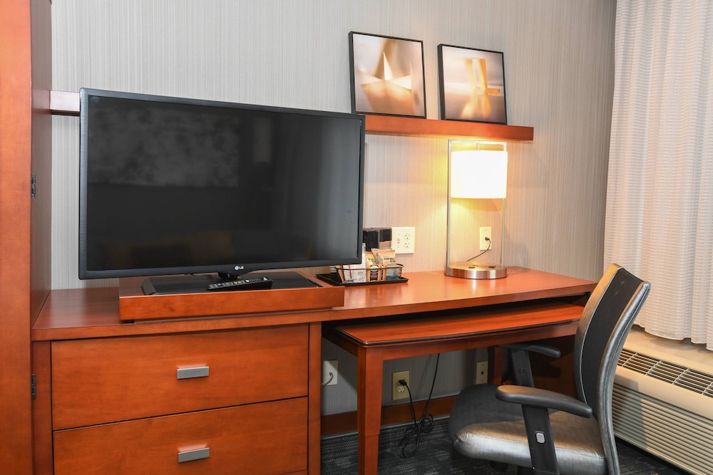 Courtyard By Marriott Cincinnati North At Union Centre 45/50