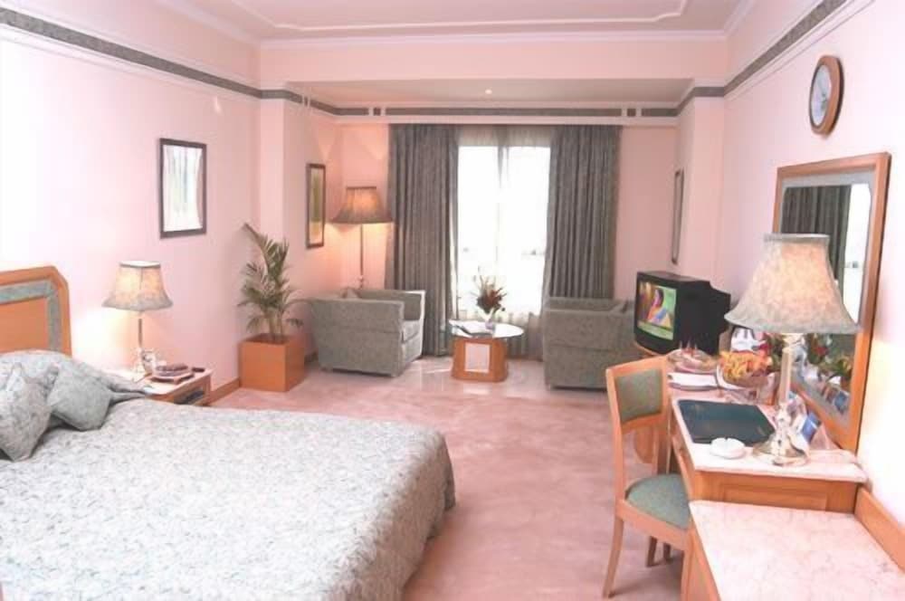 Four Points by Sheraton Lahore 36/64