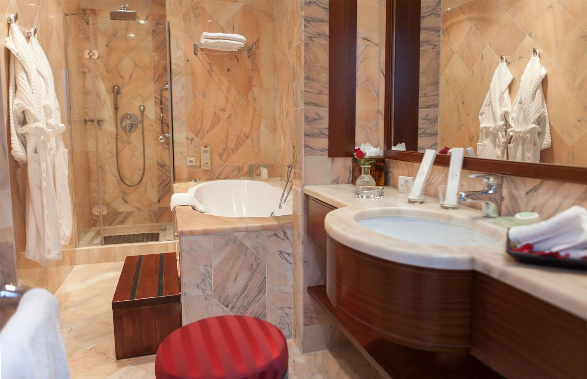 SUITE, QUEEN BED, SEA VIEW