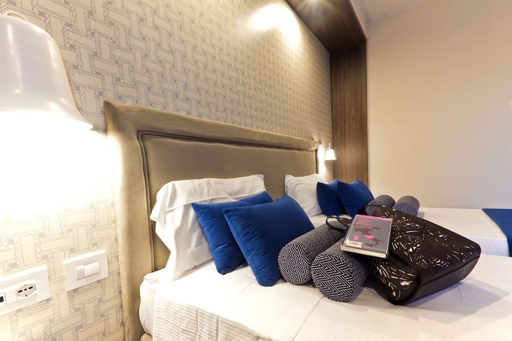 Fly Deco Hotel 41/66