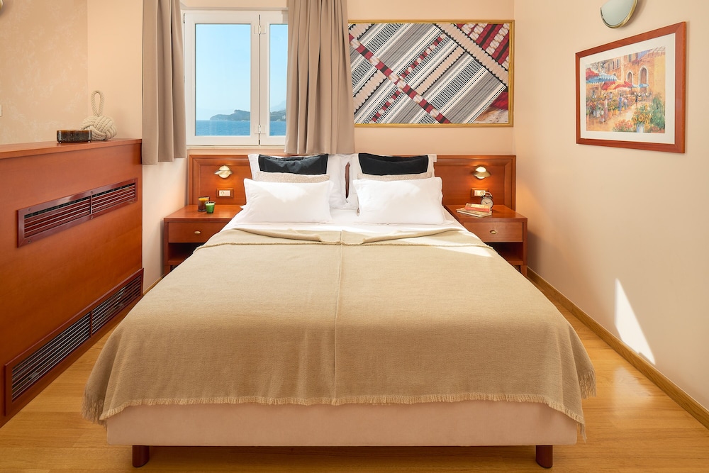 FAMILY SUITE, SEA VIEW, 2 BATHROOMS