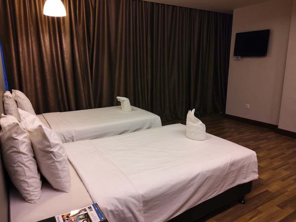 K Hotel 34/48
