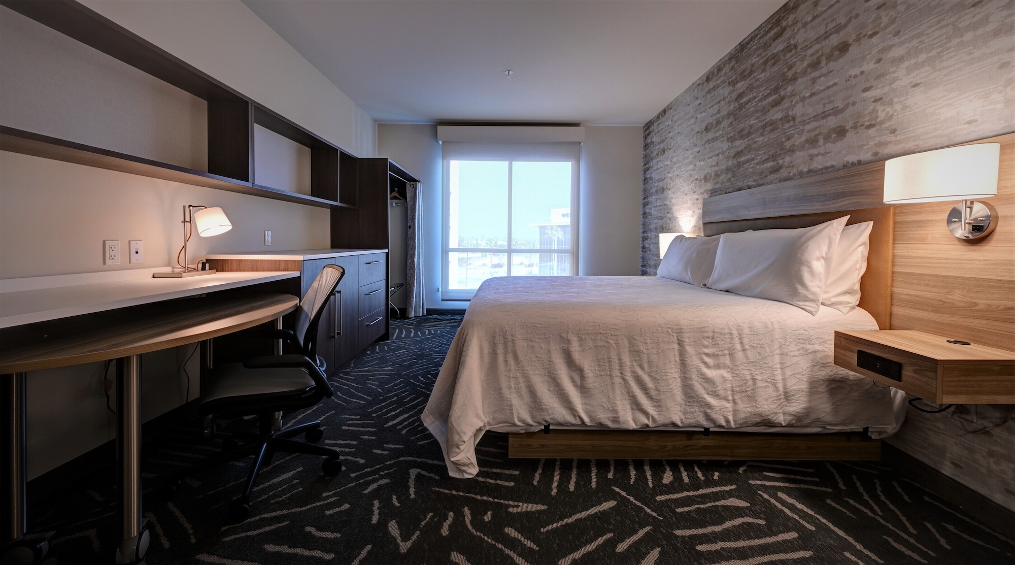STUDIO, SUITE, KING BED