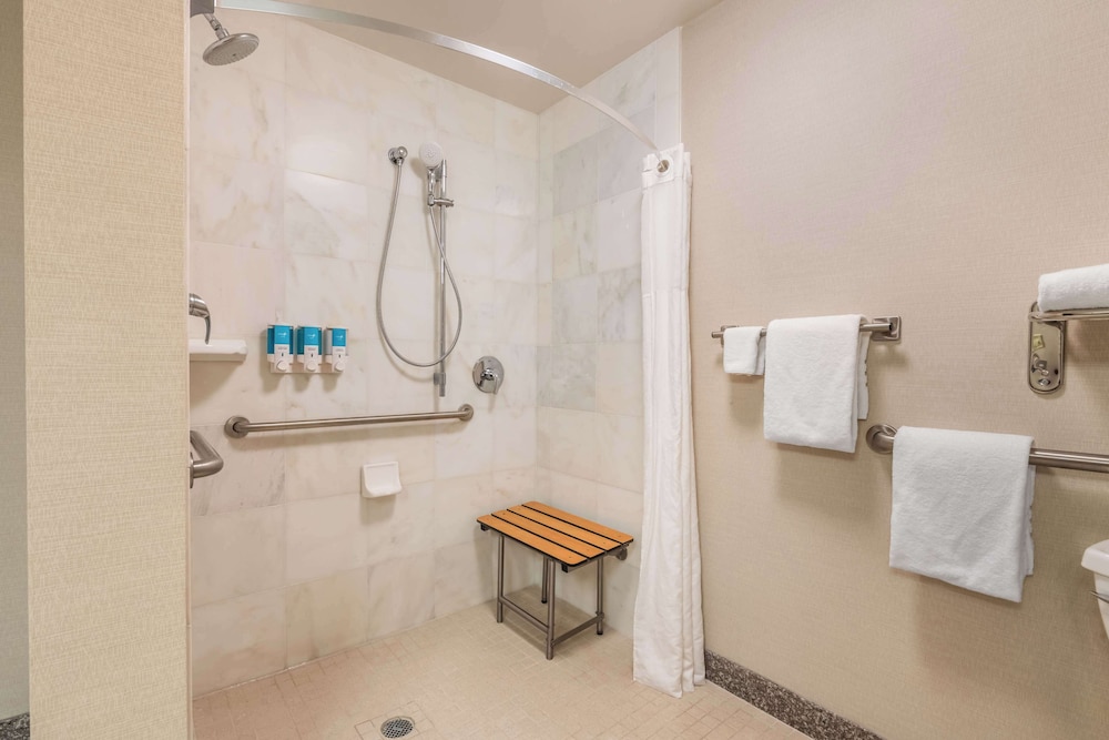 Drury Inn and Suites Valdosta 48/48