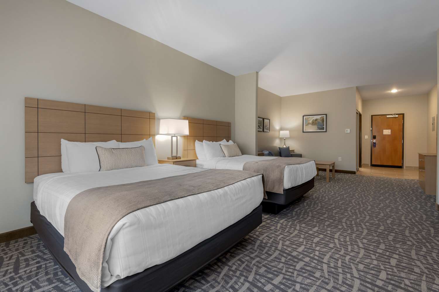 Suite, 2 Queen Beds, Sofa, Bathtub, Accessible