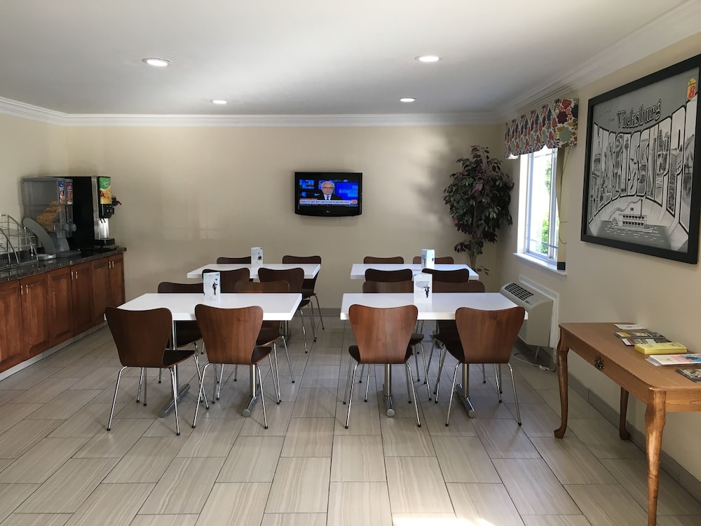 Super 8 by Wyndham Vicksburg 11/16